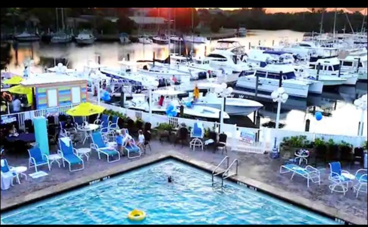 Remodeled, Huge Pool, Tiki Bar & Grill, Quiet Room Sarasota Exterior foto