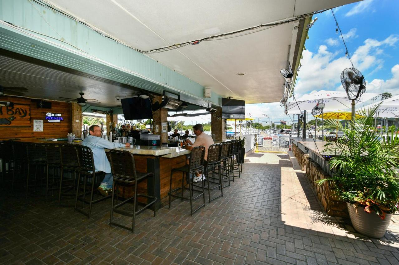 Remodeled, Huge Pool, Tiki Bar & Grill, Quiet Room Sarasota Exterior foto